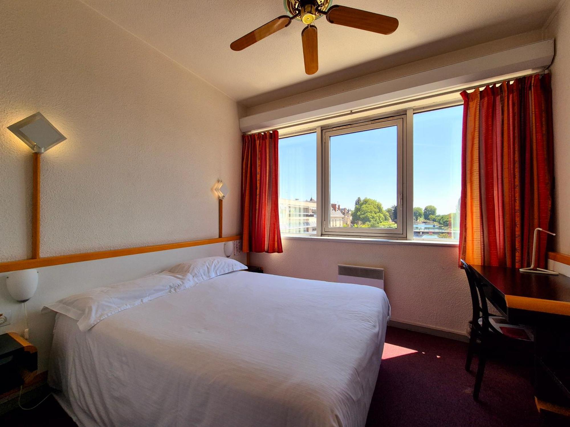 Arche Hotel Vierzon Exteriör bild
